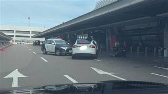 特斯拉違規撞警！遭轟8槍、乘客摔車受傷