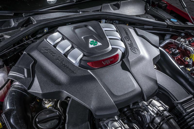 源自Ferrari技術的2.9L V6雙渦輪增壓引擎，爆發520hp馬力。（圖／Alfa Romeo提供）