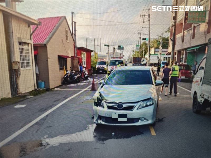 南投埔里鎮接連發生死亡車禍，徐姓騎士闖紅燈挨撞喪命。（圖／翻攝畫面）