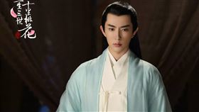 于朦朧在《三生三世十里桃花》中飾演白真上神。（圖／翻攝自微博）