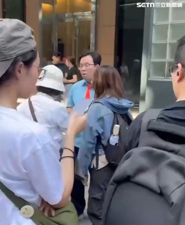 雙方互相推擠吼叫，一度爆發肢體衝突。（圖／台灣寶可夢中心優惠大小事提供）