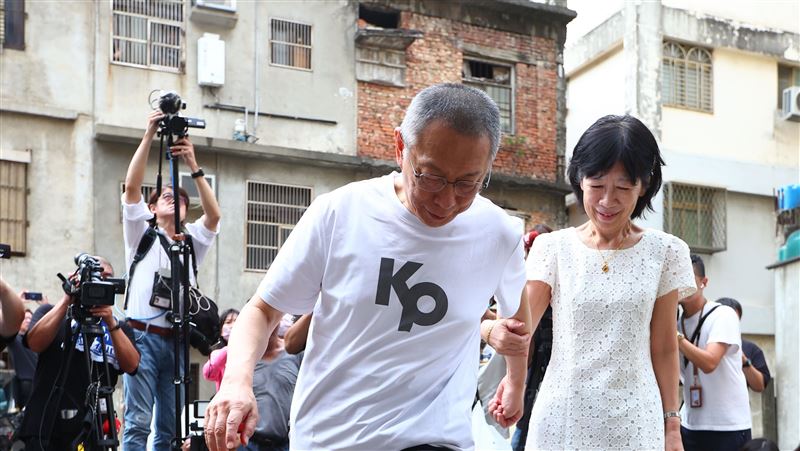 陳佩琪抱怨，監控中心在凌晨打電話查柯文哲行蹤。（圖／翻攝畫面）