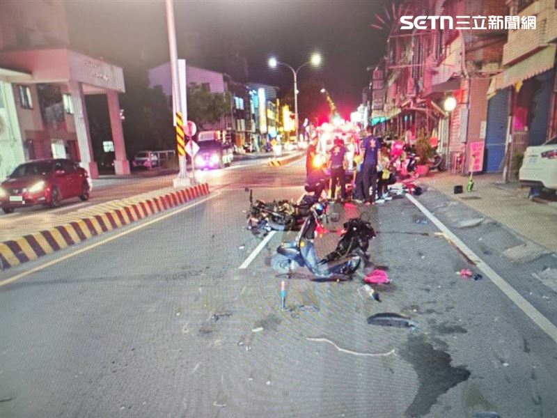 南投埔里接連發生兩起死亡車禍，機車與重機路口相撞，騎士慘死。（圖／翻攝畫面）