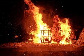 ▲農曆七月有許多普度相關活動，圖為鷄籠中元祭送大士爺科儀。（示意圖／翻攝自鷄籠中元祭）