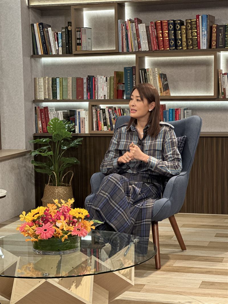 賈永婕接受訪問。(圖/三立提供)