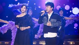 方馨跟翁立友合唱。（圖／民視提供）