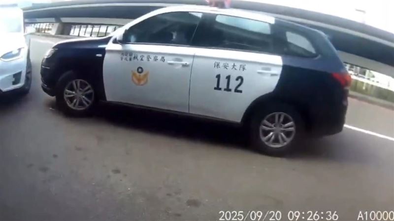 蔡男駕駛租賃的特斯拉違規載客，拒檢又衝撞警遭轟8槍。（圖／翻攝畫面）