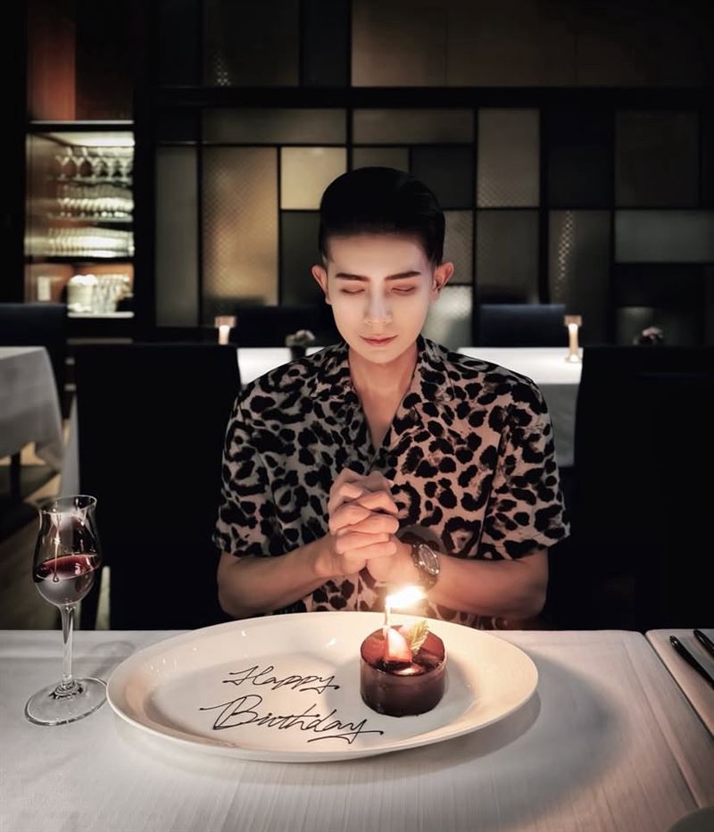 建築設計師廖哲緯刷卡1.9萬元開酒，事後卻反悔還怒告女友人。（圖／翻攝自IG）