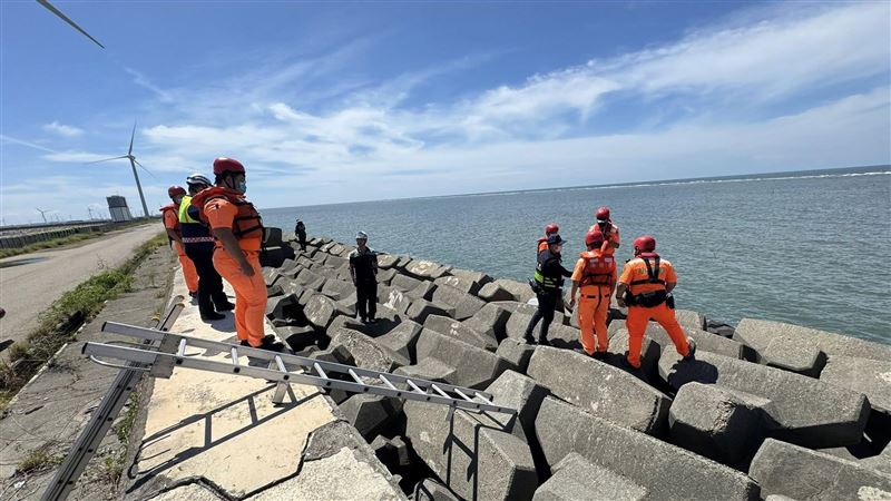 消波塊藏屍體!夫妻撿貝殼驚見蒼白腳掌