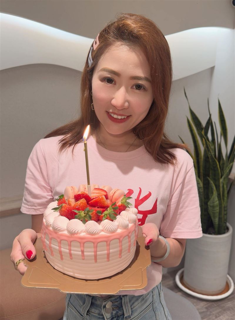 白白生日撞期逸祥婚禮，大方送上祝福。（圖／翻攝自白白臉書）