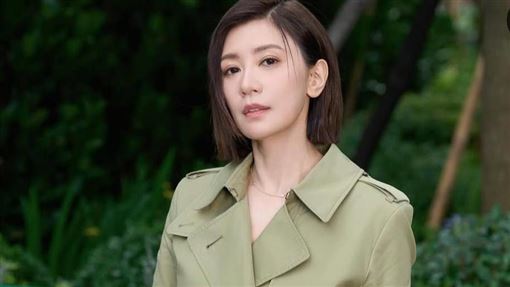 賈靜雯亂髮遮臉床照曝　被震醒認：很有感