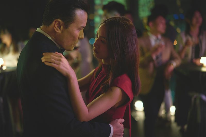 李銘忠戲裡戲外反差大,林依晨不敢靠近。(圖/周子娛樂提供)