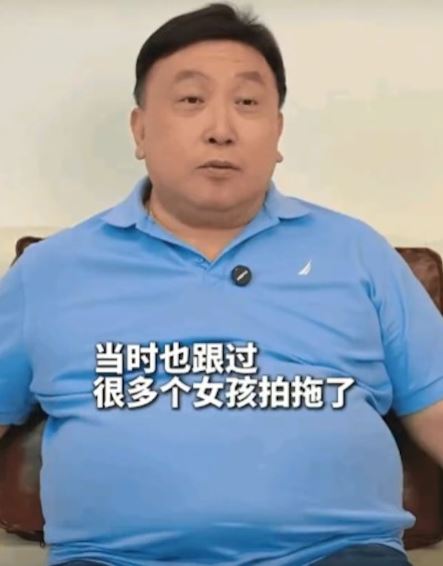 王晶回憶，當年自己與溫兆倫的某任女友熟識，女方曾透露分手後，溫兆倫竟要求把戀愛期間花在她身上的錢「如數奉還」。（圖／翻攝自王晶頻道）