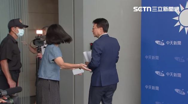 卓伯源首度闖會場失敗。（圖／翻攝畫面）