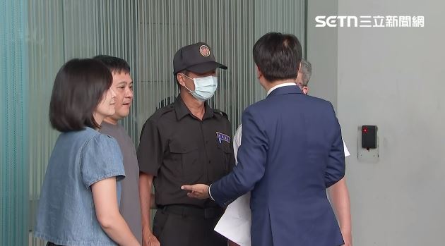 卓伯源第六度闖會場失敗。（圖／翻攝畫面）