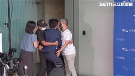 卓伯源第八度闖會場失敗。（圖／翻攝畫面）