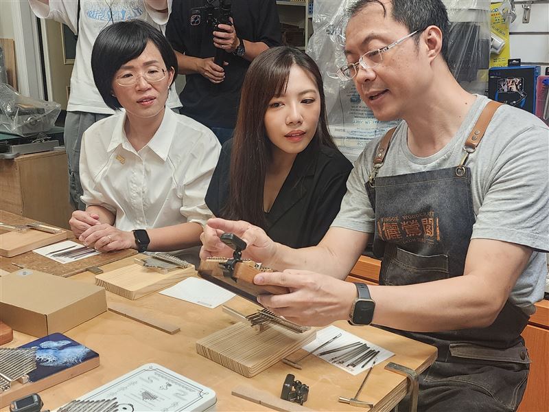 鶯歌老街不一樣了！蘇巧慧化身導遊曝光私房景點，有吃有玩有回憶。（圖／記者鍾志鵬攝影）