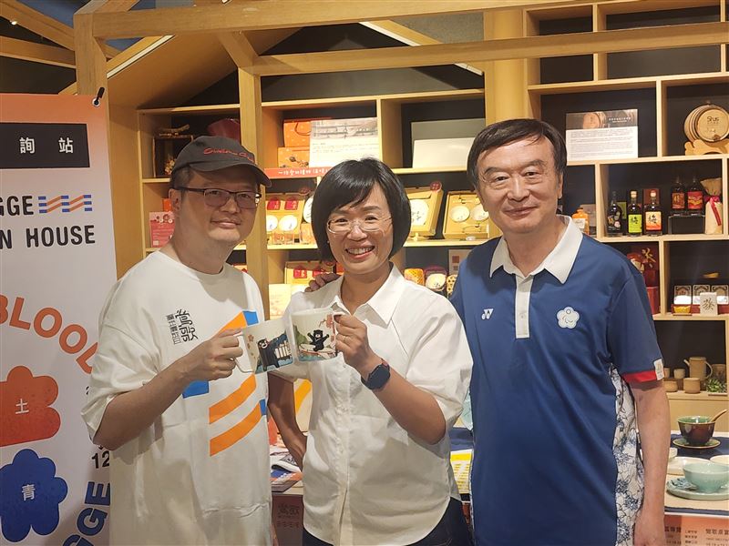 鶯歌老街不一樣了！蘇巧慧化身導遊曝光私房景點，有吃有玩有回憶。（圖／記者鍾志鵬攝影）