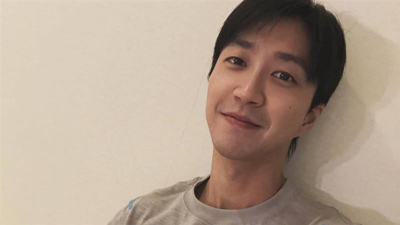 江宏傑被家人睡前1事惹哭：心被幸福填滿