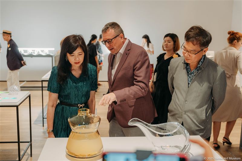 首席策展人Petr Nov&yacute;親自為大家導覽。（圖／主辦單位提供）