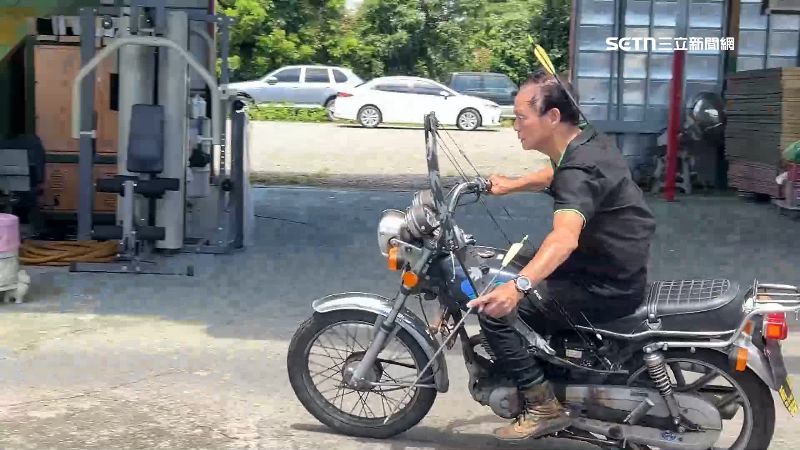 獨/吉普車玩蹺蹺板 7旬特技達人秀車技