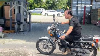 獨／吉普車玩蹺蹺板　7旬特技達人秀車技