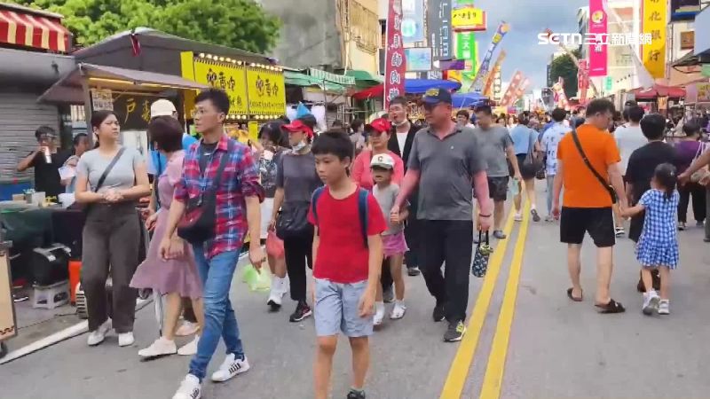 苗栗「鬼門關夜市」人潮滿滿