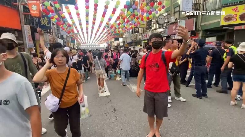 苗栗「鬼門關夜市」越晚越熱鬧
