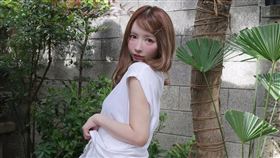 三上悠亞屁股蛋被看光。（圖／翻攝自三上悠亞IG）