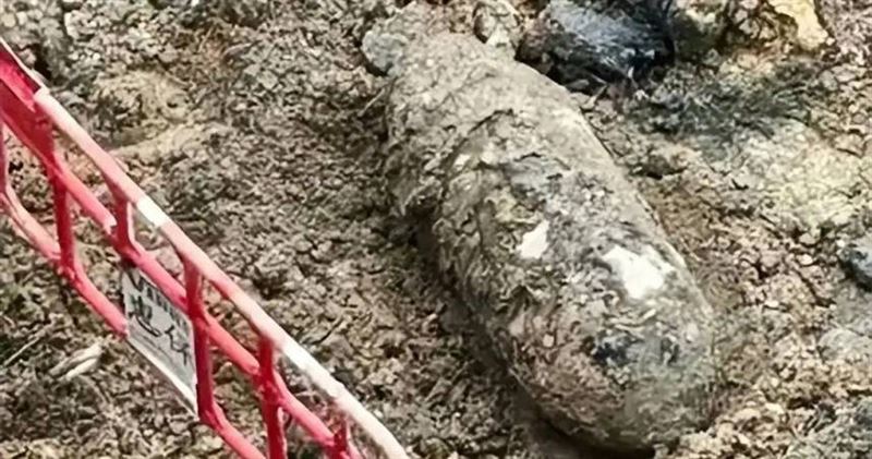 香港工地挖出一枚二次世界大戰的炸彈。（圖／翻攝自紅星新聞）