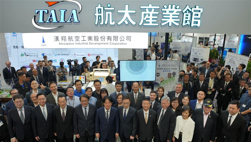 2025台北國際航太暨國防工業展圓滿落幕,規模創歷屆新高,吸引15國490家廠商與超過3萬6千名參觀者。展會呈現台灣在國防自主、航太科技及國際合作上的實力與潛力,並促成逾2億美元商機,成為亞太區最具代表性的國防航太交流平台。(圖/漢翔提供)