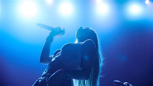 嘻哈女王炸奶火辣登台　告白台灣暖哭粉絲