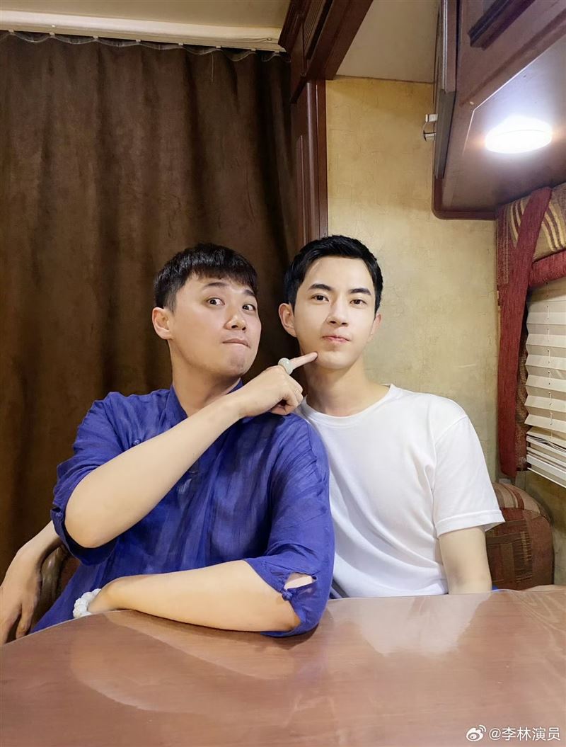 于朦朧（右）與李林曾合作《新白娘子傳奇》。（圖／翻攝自微博）