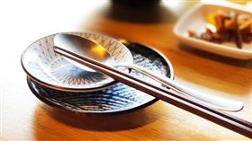 外出吃飯餐具熱水燙一下？揭2條件才有效