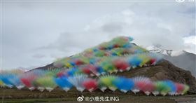 中國知名爆破藝術家蔡國強19日與戶外品牌始祖鳥（ARC'TERYX）合作，在喜馬拉雅山地區施放煙火，並將煙火秀命名為「升龍」。（圖／翻攝自微博）