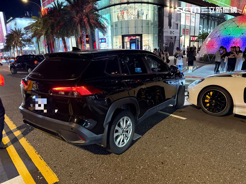 北市孫男行經松壽路及松智路口迴轉時發生事故。（圖／翻攝畫面）