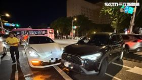 北市孫男行經松壽路及松智路口迴轉時發生事故。（圖／翻攝畫面）