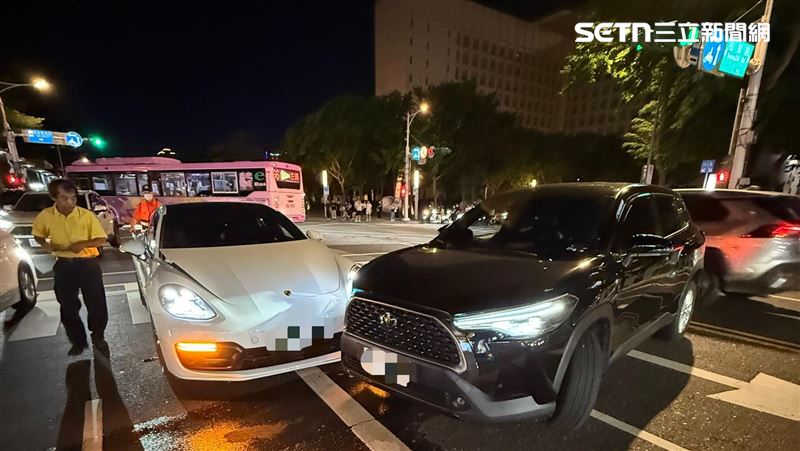 松壽路5分鐘連2撞　保時捷、特斯拉被撞爛