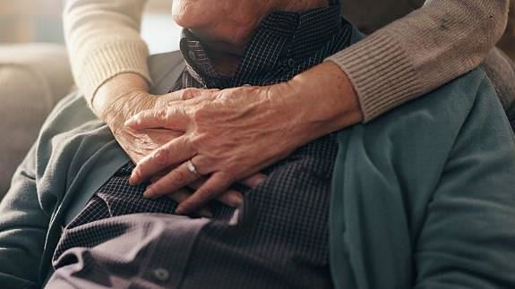 照護父親多年竟淪最後輸家 照顧者崩潰