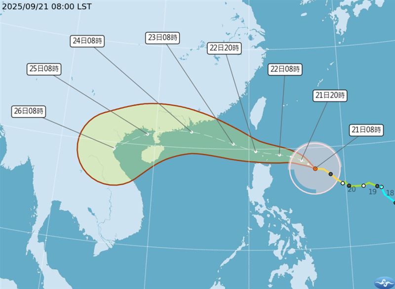 樺加沙暴風半徑會再擴大，週一下半天至週二是影響台灣天氣最明顯的時候。（圖／中央氣象署）