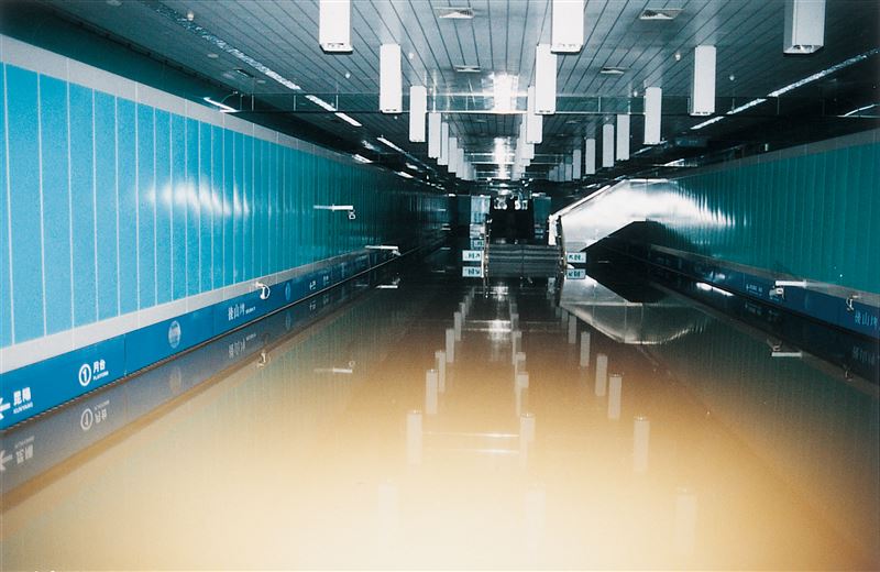 台北捷運回想起2001年9月17日，納莉颱風挾帶豪雨侵襲，造成台北捷運史上最嚴重災情。（圖／翻攝北捷粉專）