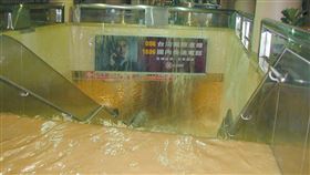 台北捷運回想起2001年9月17日，納莉颱風挾帶豪雨侵襲，造成台北捷運史上最嚴重災情。（圖／翻攝北捷粉專）