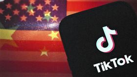 TikTok長年是美中爭執焦點，但本週雙方達成框架協議，白宮更聲稱美方將掌控董事會與演算法。（圖／美聯社／達志影像）