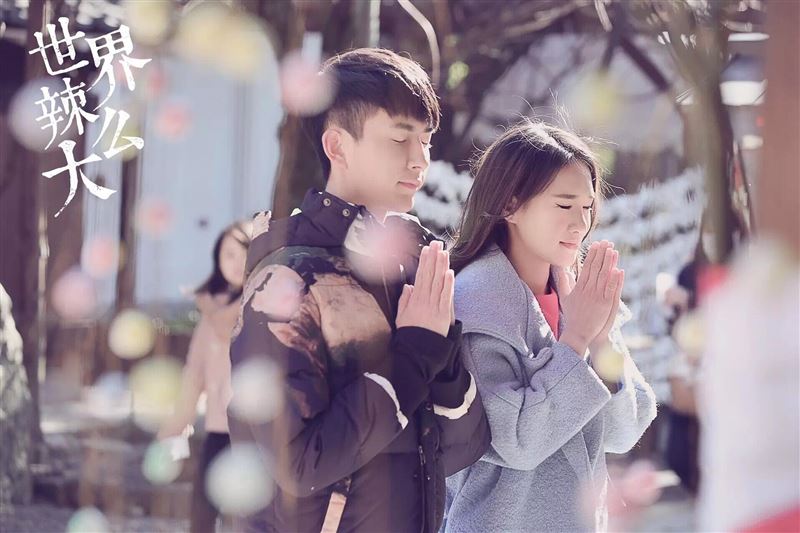 于朦朧（左）、徐千京劇中約會。（圖／翻攝自Threads）