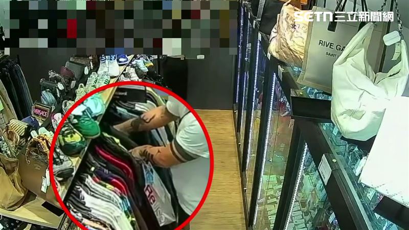 北市陳男進入二手名牌店，並持美工刀劃破5件外套及3雙運動鞋。（圖／翻攝畫面）