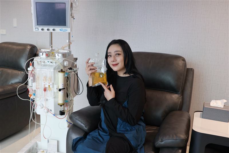 高慧君進行接受雙重過濾血漿交換療法(血液淨化) 。(圖／光意娛樂提供)