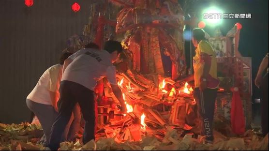 祭拜普度時不要叫名字或說再見。 (圖／三立新聞網)
