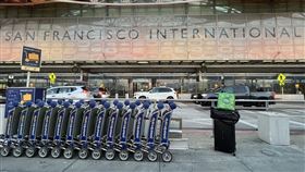 H-1B簽證費衝擊矽谷美國政府19日宣布對H-1B簽證徵收10萬美元費用，打亂不少旅美科技人士的旅遊計畫。中央社記者張欣瑜舊金山攝　114年9月21日