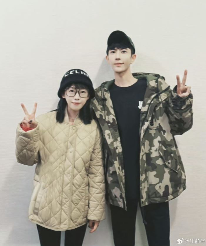 編劇汪俞岑（左）曾因為于朦朧（右）的鼓勵，有了繼續勇敢活下去的勇氣。（圖／翻攝自汪俞岑微博）