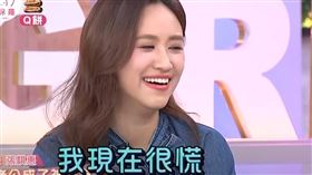 Sandy神情慌張。（圖／翻攝自YouTube）